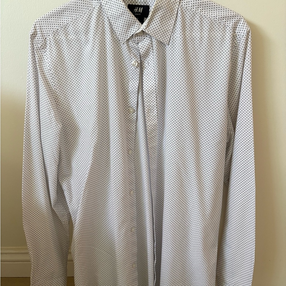 H&M Easy Iron Slim Fit Dress Shirt – Size M (White with Microdot Pattern)